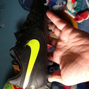 Boys Nike Tiempo clears
